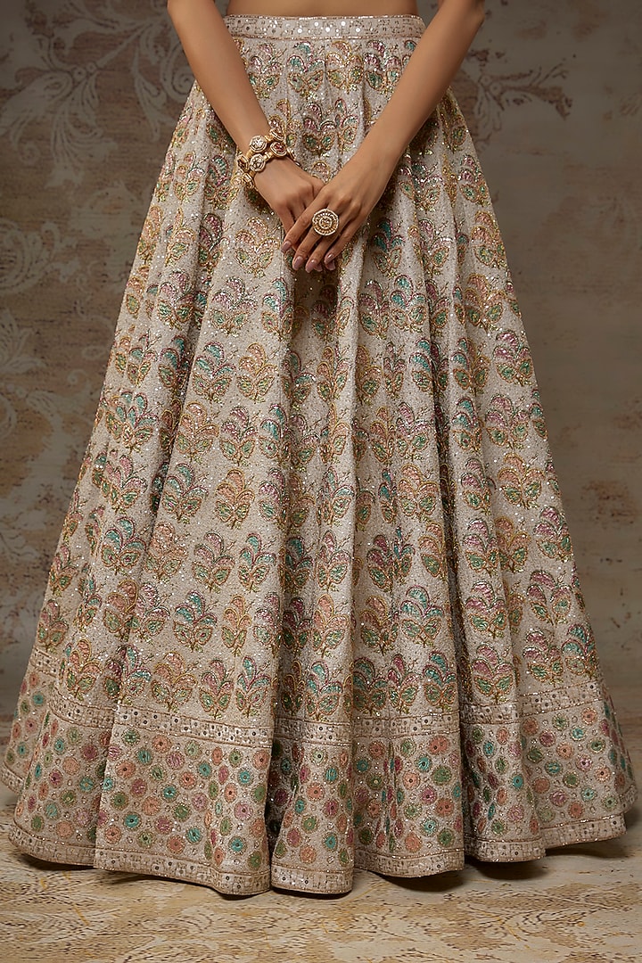 Ivory Raw Silk Applique Embellished Bridal Lehenga Set by Aisha Rao at Pernia's Pop Up Shop