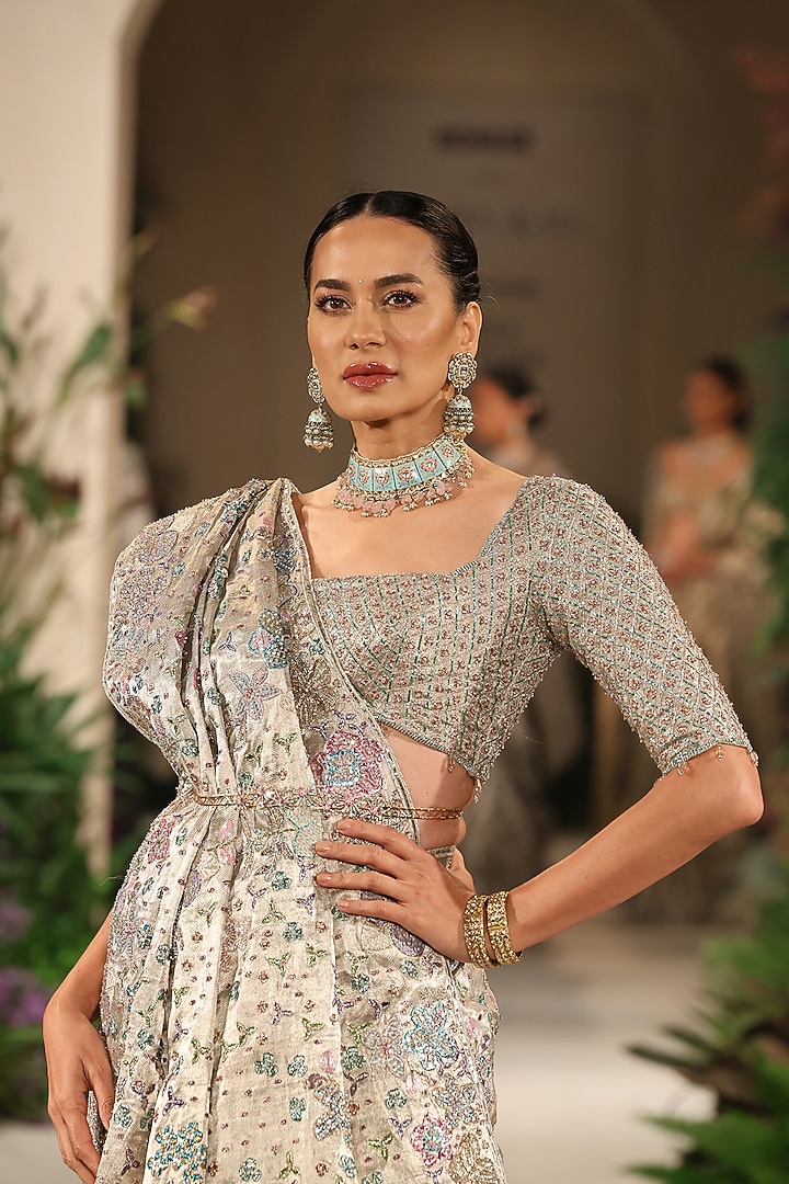 Silver Banarasi Tissue Brocade Applique Embellished Bridal Saree Set by Aisha Rao at Pernia's Pop Up Shop