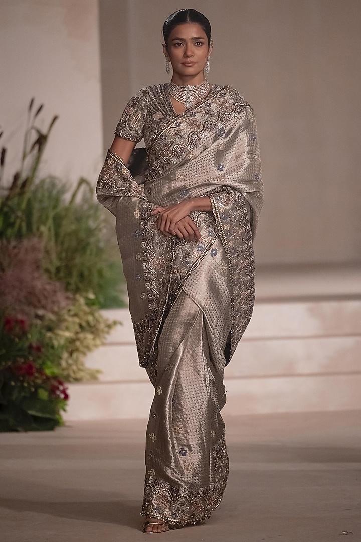 Silver Banarasi Tissue Brocade Applique Embellished Bridal Saree Set by Aisha Rao at Pernia's Pop Up Shop