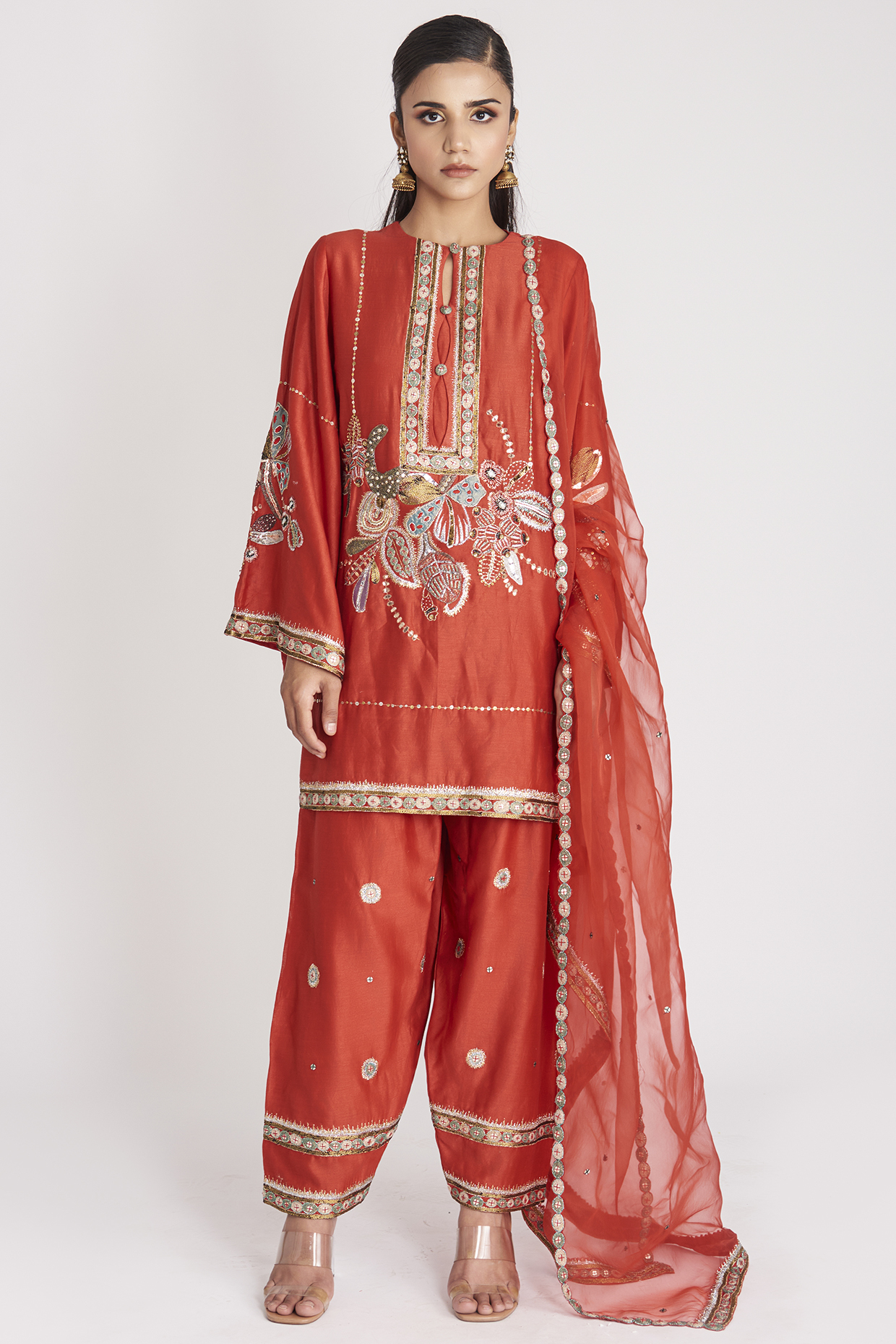 Red Chanderi Embellished Kurta Set by Aisha Rao at Pernia's Pop Up Shop