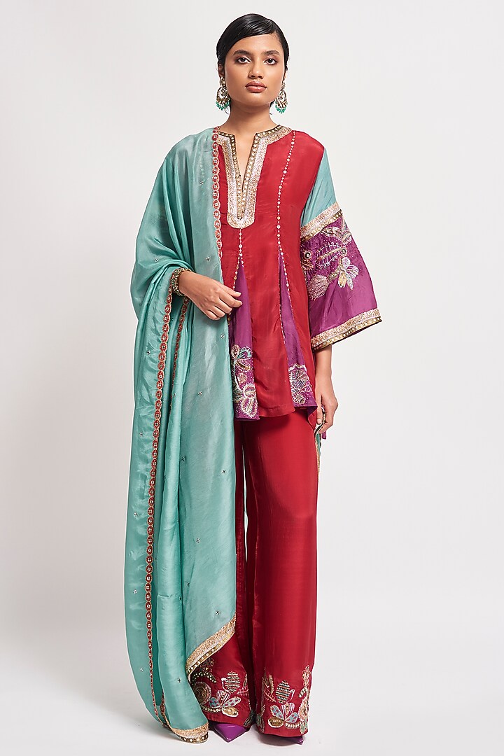 Auburn Red Habutai Silk Embellished Kurta Set by Aisha Rao at Pernia's Pop Up Shop