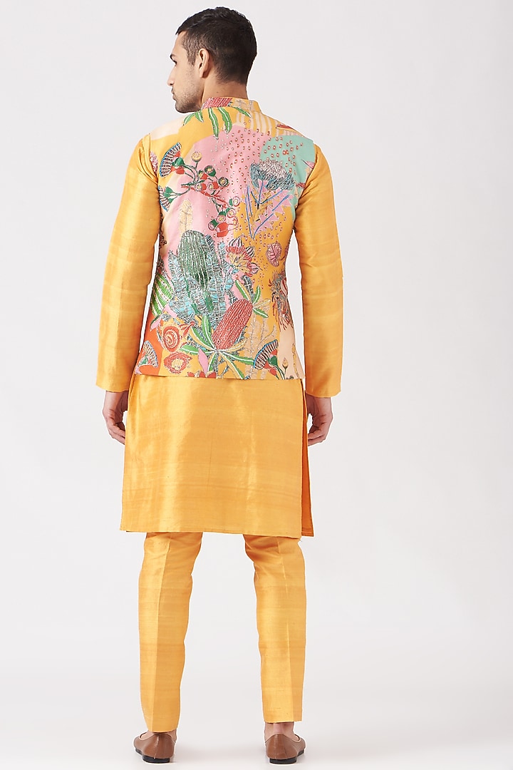 Yellow Raw Silk Printed & Embellished Bundi Jacket Set by Aisha Rao Men at Pernia's Pop Up Shop
