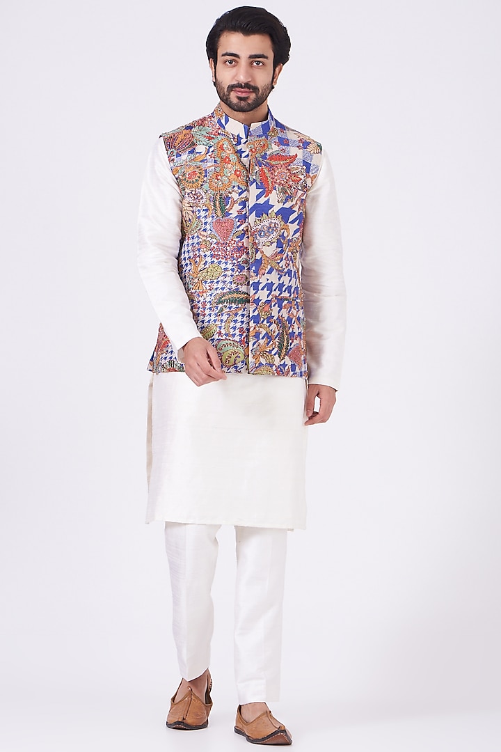 Violet Raw Silk Printed & Embellished Bundi Jacket Set by Aisha Rao Men