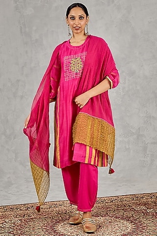 Hot Pink Chanderi Thread Embroidered Kurta Set by Shivani Bhargava