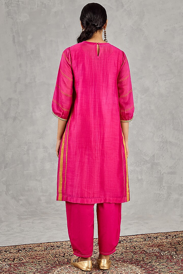 Hot Pink Chanderi Thread Embroidered Kurta Set by Shivani Bhargava at Pernia's Pop Up Shop