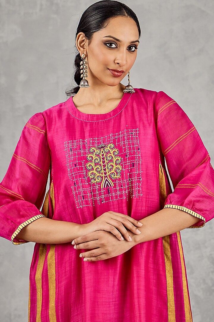 Hot Pink Chanderi Thread Embroidered Kurta Set by Shivani Bhargava at Pernia's Pop Up Shop