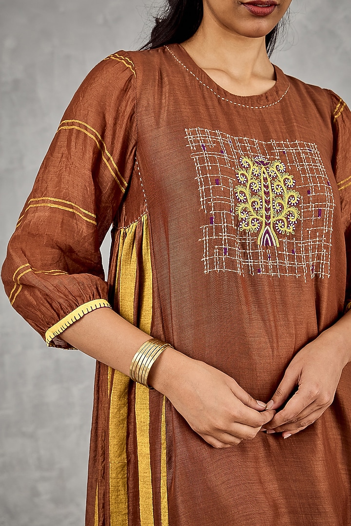 Brown Chanderi Thread Embroidered Kurta Set by Shivani Bhargava at Pernia's Pop Up Shop