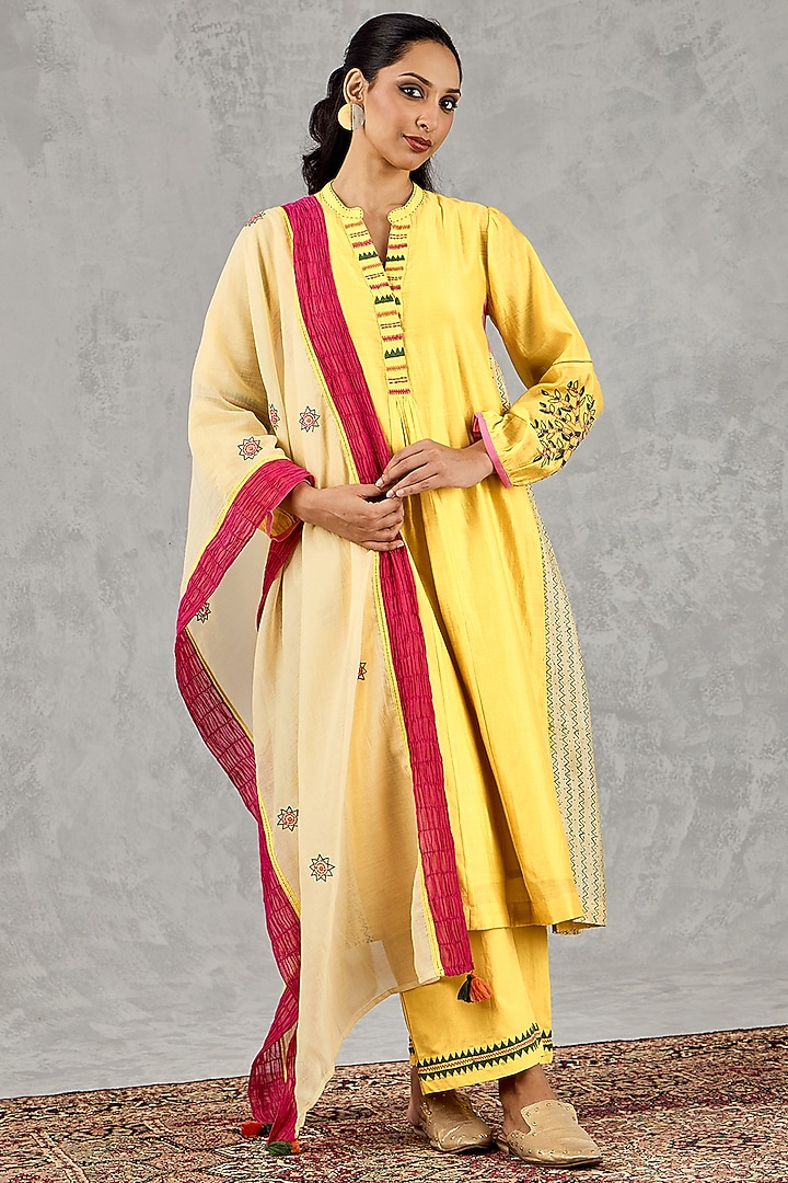 Yellow Chanderi Handblock Printed & Embroidered Kurta Set by Shivani Bhargava at Pernia's Pop Up Shop
