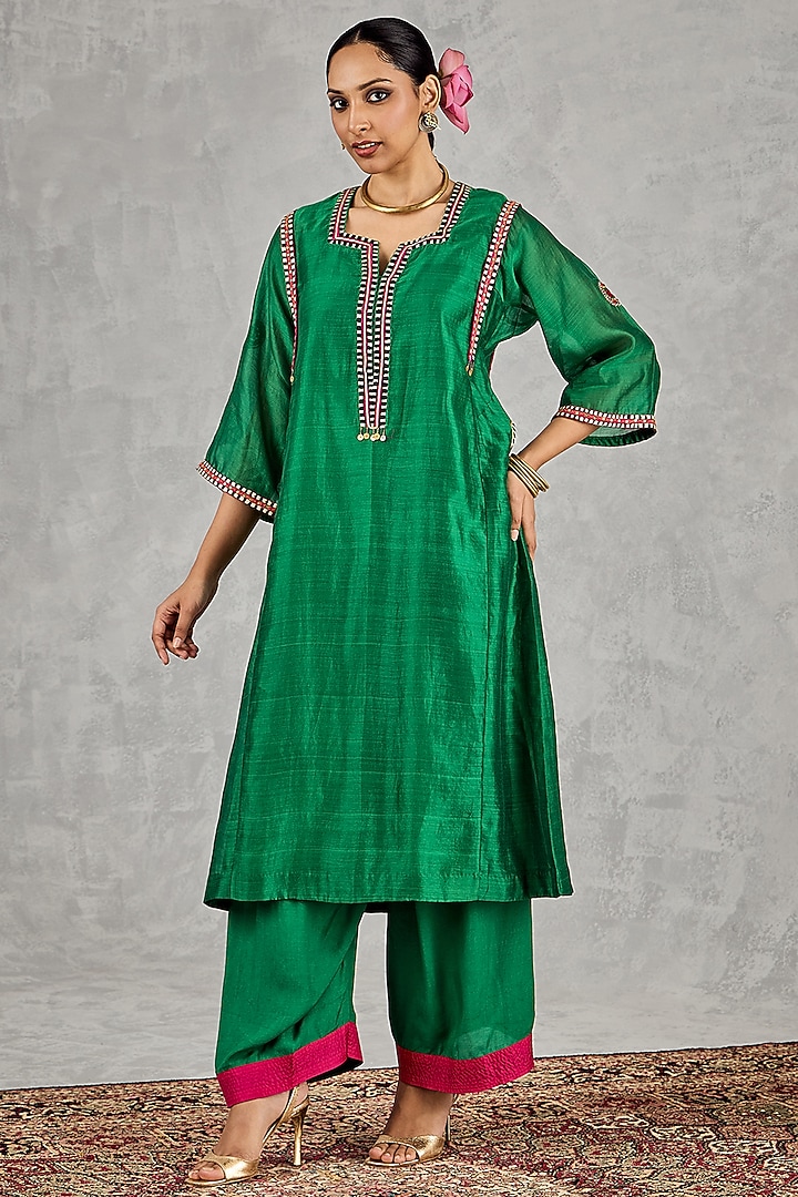 Green Chanderi Motifs Embroidered Kurta Set by Shivani Bhargava at Pernia's Pop Up Shop