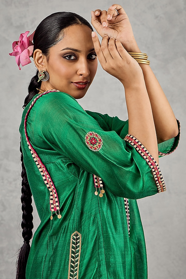 Green Chanderi Motifs Embroidered Kurta Set by Shivani Bhargava at Pernia's Pop Up Shop