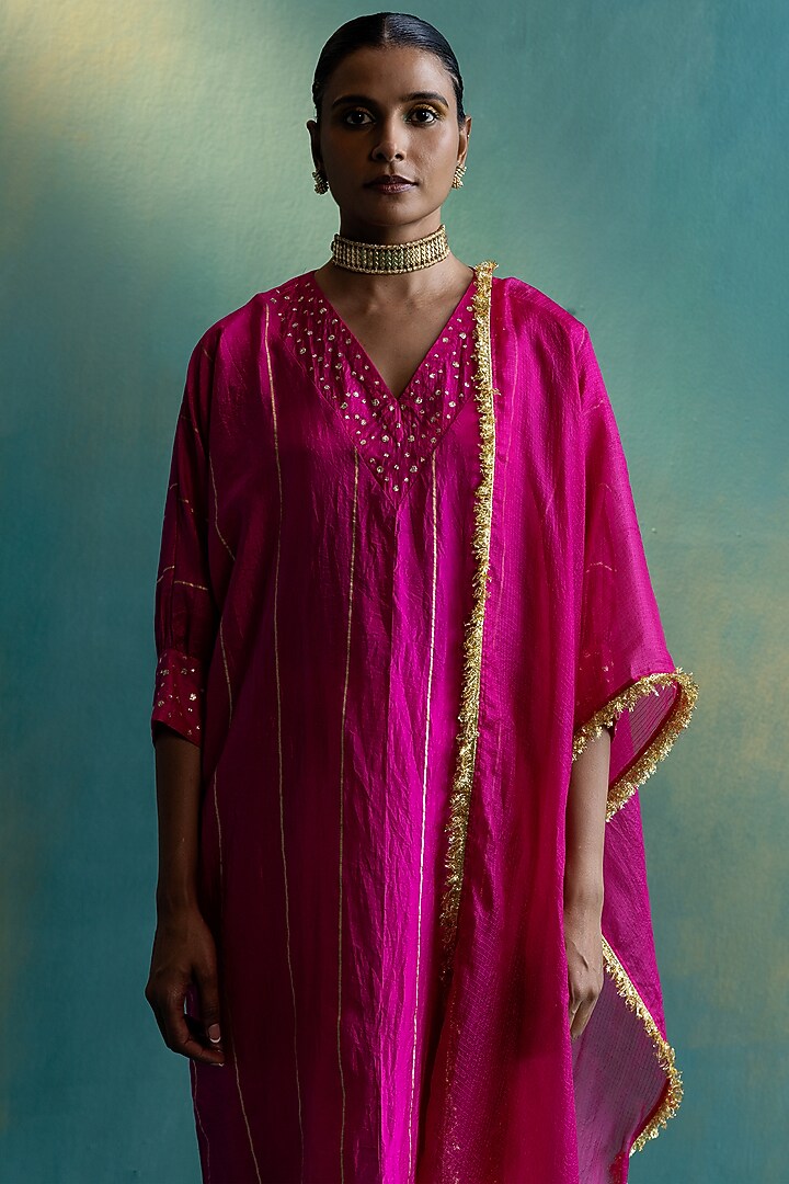 Pink Silk Embroidered Kurta Set by Shivani Bhargava at Pernia's Pop Up Shop