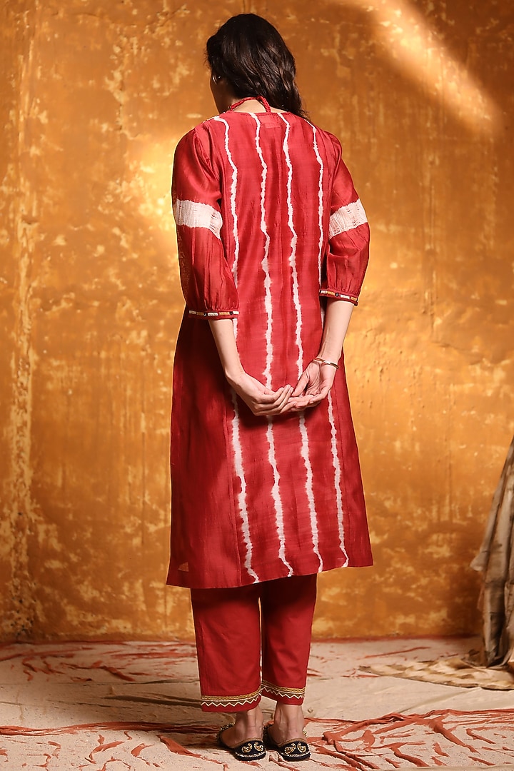 Maroon Chanderi Silk Embroidered & Tie-Dyed Kurta Set by Shivani Bhargava at Pernia's Pop Up Shop