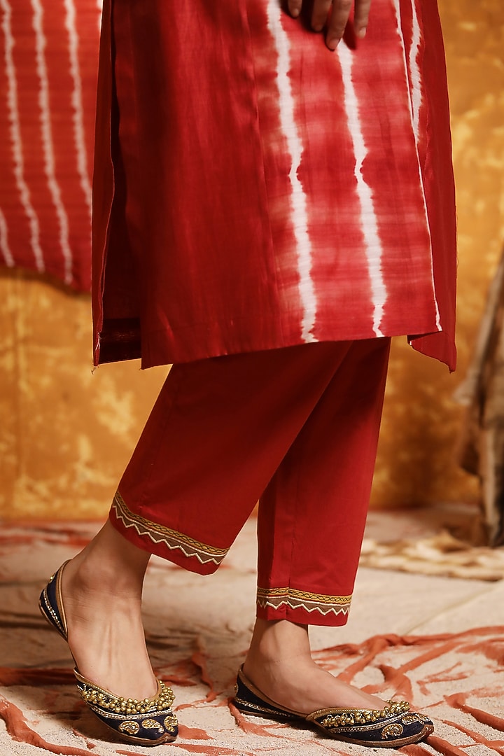 Maroon Chanderi Silk Embroidered & Tie-Dyed Kurta Set by Shivani Bhargava at Pernia's Pop Up Shop