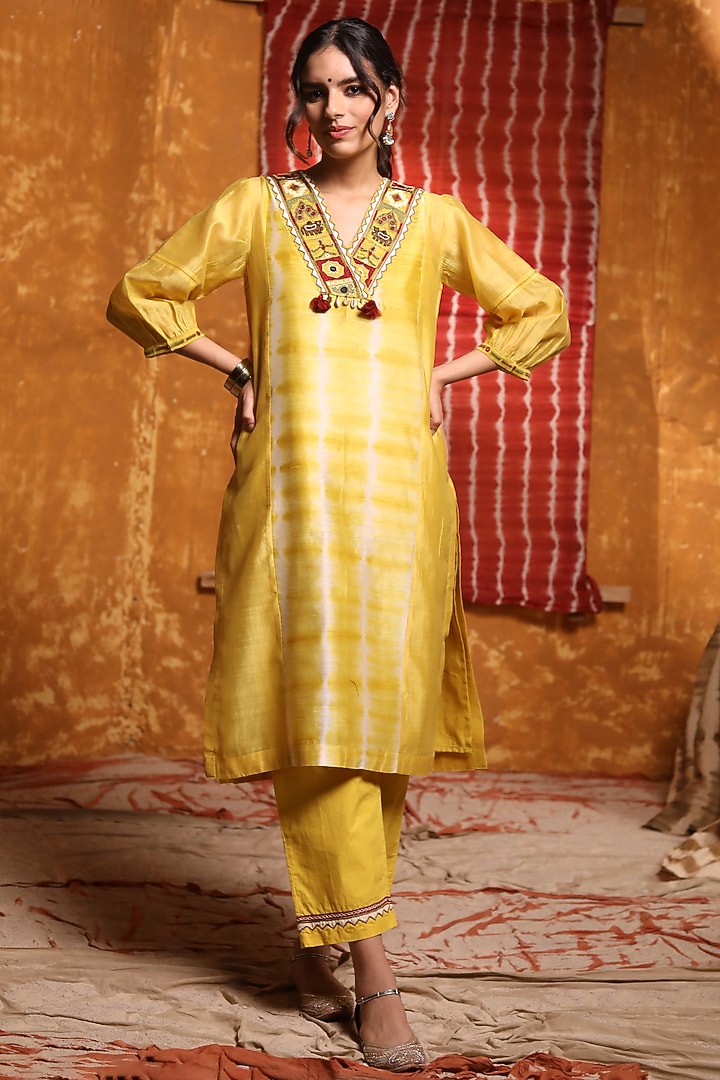 Mustard Chanderi Silk Embroidered & Tie-Dyed Kurta Set by Shivani Bhargava at Pernia's Pop Up Shop