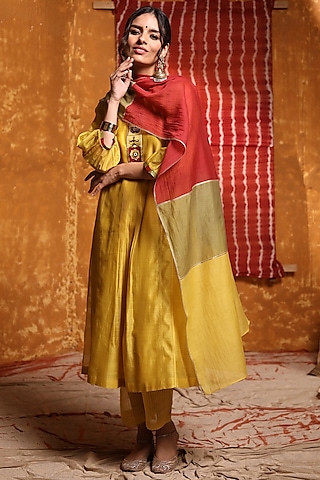 Mustard Handloom Chanderi Hand Embroidered Kurta Set by Shivani Bhargava