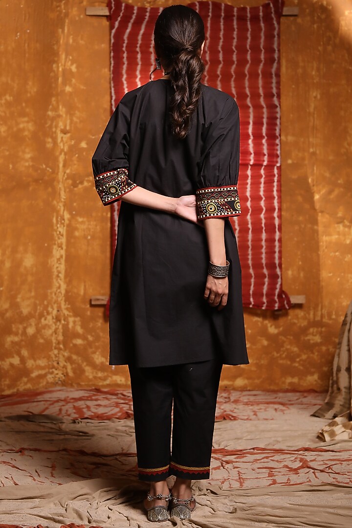 Black Cotton Embroidered Kurta Set by Shivani Bhargava at Pernia's Pop Up Shop