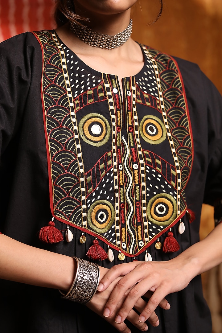 Black Cotton Embroidered Kurta Set by Shivani Bhargava at Pernia's Pop Up Shop