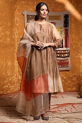 Brown Ombre Handloom Chanderi Embroidered Kurta Set by Shivani Bhargava