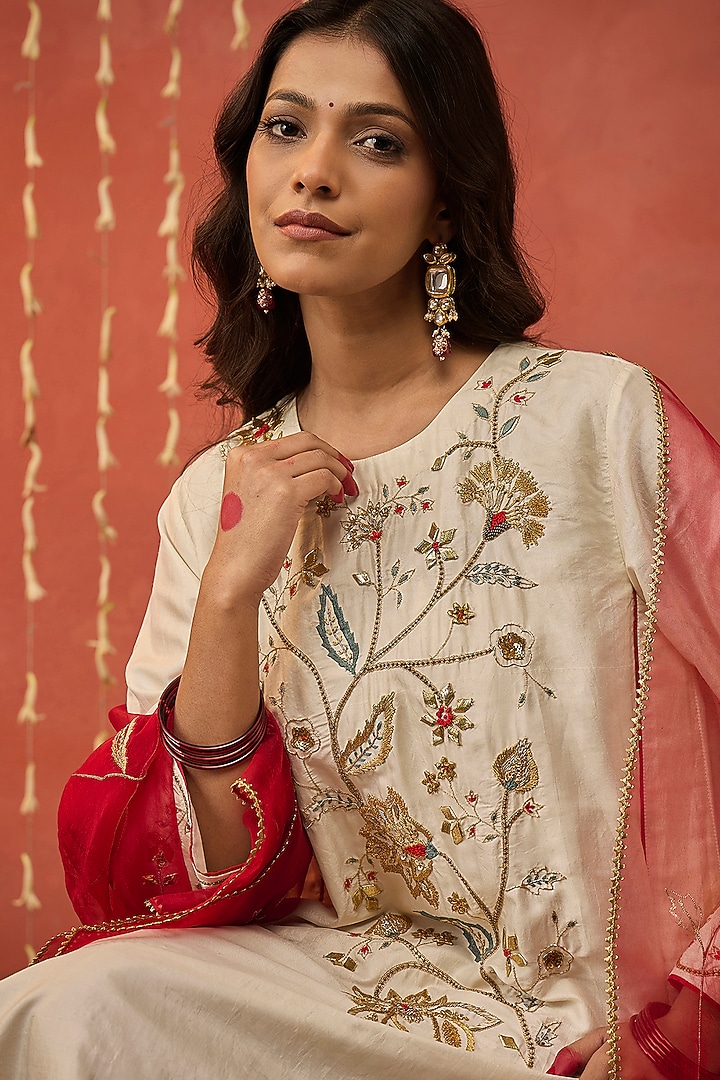 Ivory Silk Hand Embroidered Kurta Set by Shivani Bhargava at Pernia's Pop Up Shop