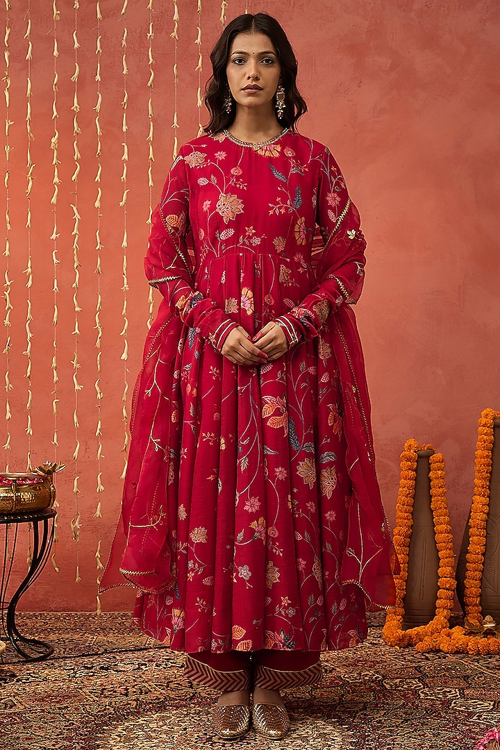 Red Chanderi Chintz Printed & Hand Embroidered Wedding Anarkali Set by Shivani Bhargava at Pernia's Pop Up Shop