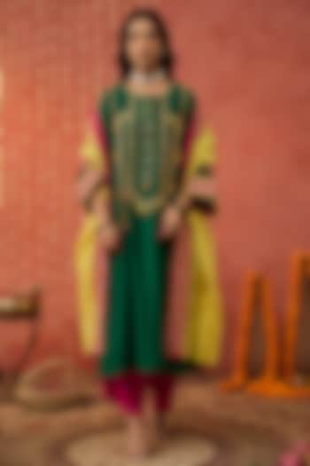 Emerald Green Chanderi Hand Embroidered Kurta Set by Shivani Bhargava at Pernia's Pop Up Shop