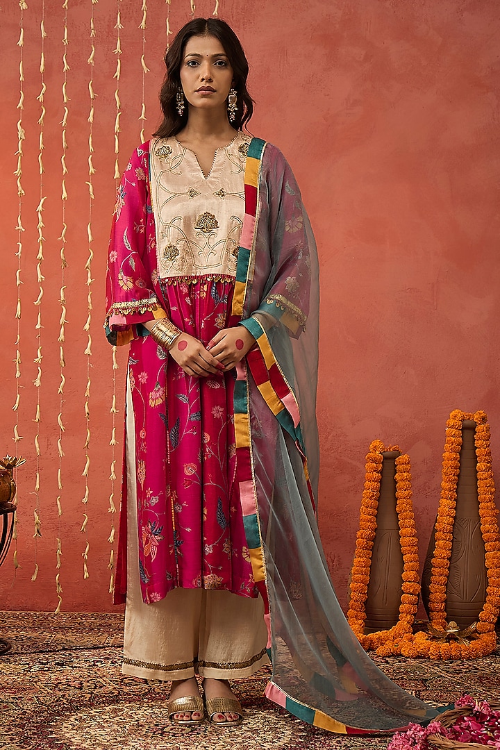 Red Chanderi Floral Printed Kurta Set by Shivani Bhargava at Pernia's Pop Up Shop