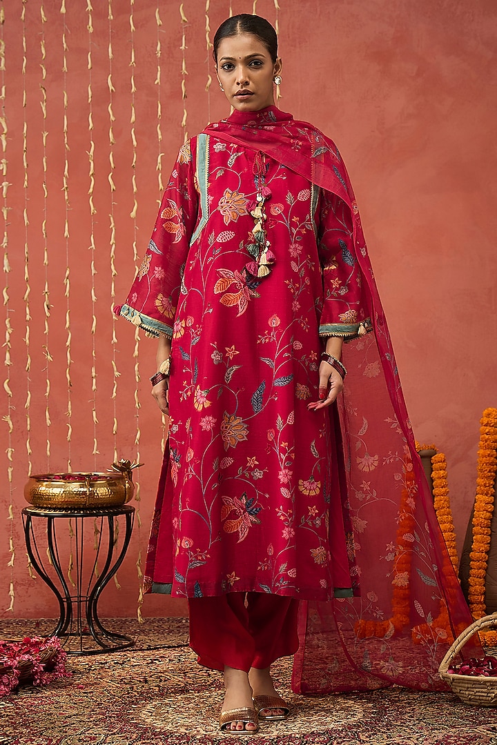 Red Chanderi Floral Chintz Printed Kurta Set by Shivani Bhargava at Pernia's Pop Up Shop