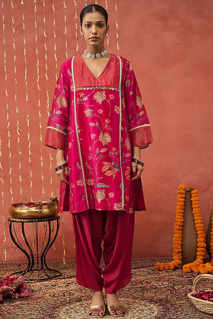 Red Chanderi Floral Chintz Printed Kurta Set by Shivani Bhargava at Pernia's Pop Up Shop