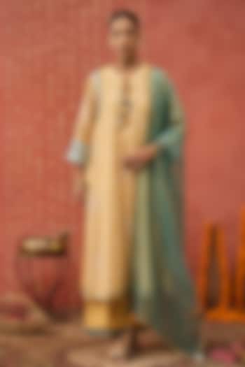Yellow Chanderi Hand Painted Kurta Set by Shivani Bhargava at Pernia's Pop Up Shop