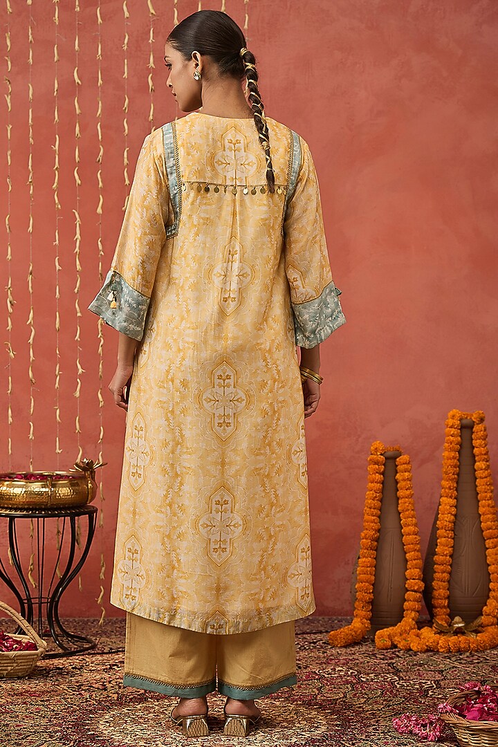 Yellow Chanderi Hand Painted Kurta Set by Shivani Bhargava at Pernia's Pop Up Shop