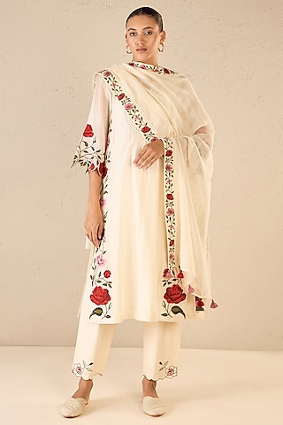 Ivory Chanderi Floral Embroidered Kalidar Kurta Set by Shivani Bhargava