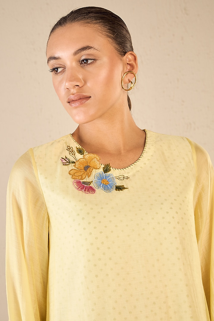 Yellow Chanderi Floral Embroidered Kurta Set by Shivani Bhargava at Pernia's Pop Up Shop