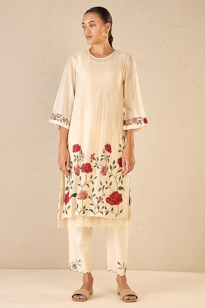 Ivory Chanderi Floral Embroidered Kurta Set by Shivani Bhargava at Pernia's Pop Up Shop
