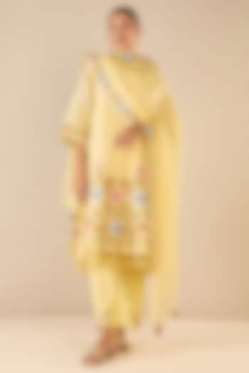 Yellow Chanderi Floral Embroidered Kurta Set by Shivani Bhargava at Pernia's Pop Up Shop