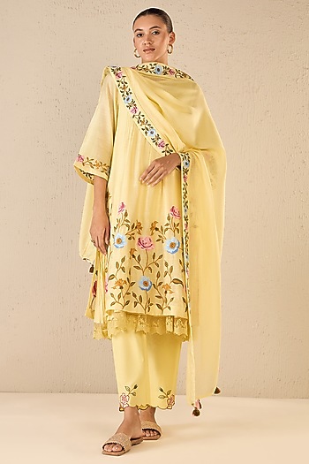Yellow Chanderi Floral Embroidered Kurta Set by Shivani Bhargava at Pernia's Pop Up Shop