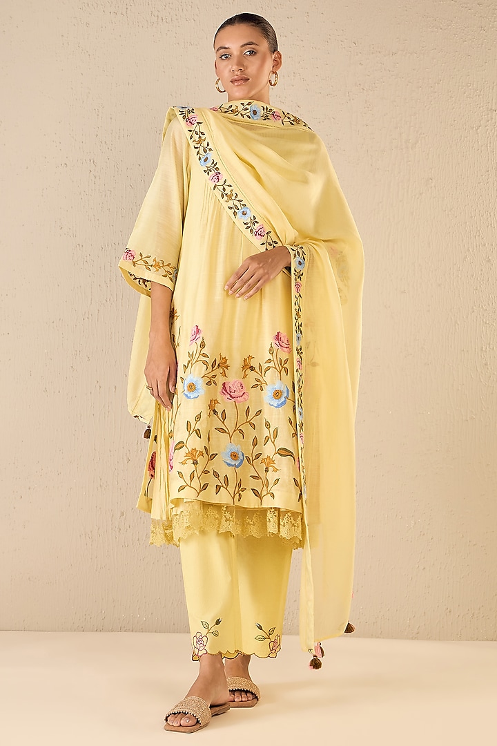 Yellow Chanderi Floral Embroidered Kurta Set by Shivani Bhargava at Pernia's Pop Up Shop