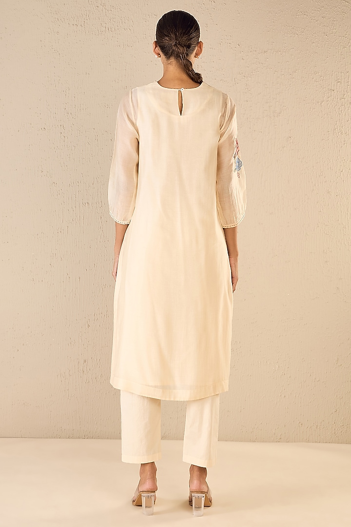 Ivory Chanderi Floral Embroidered Kurta Set by Shivani Bhargava at Pernia's Pop Up Shop