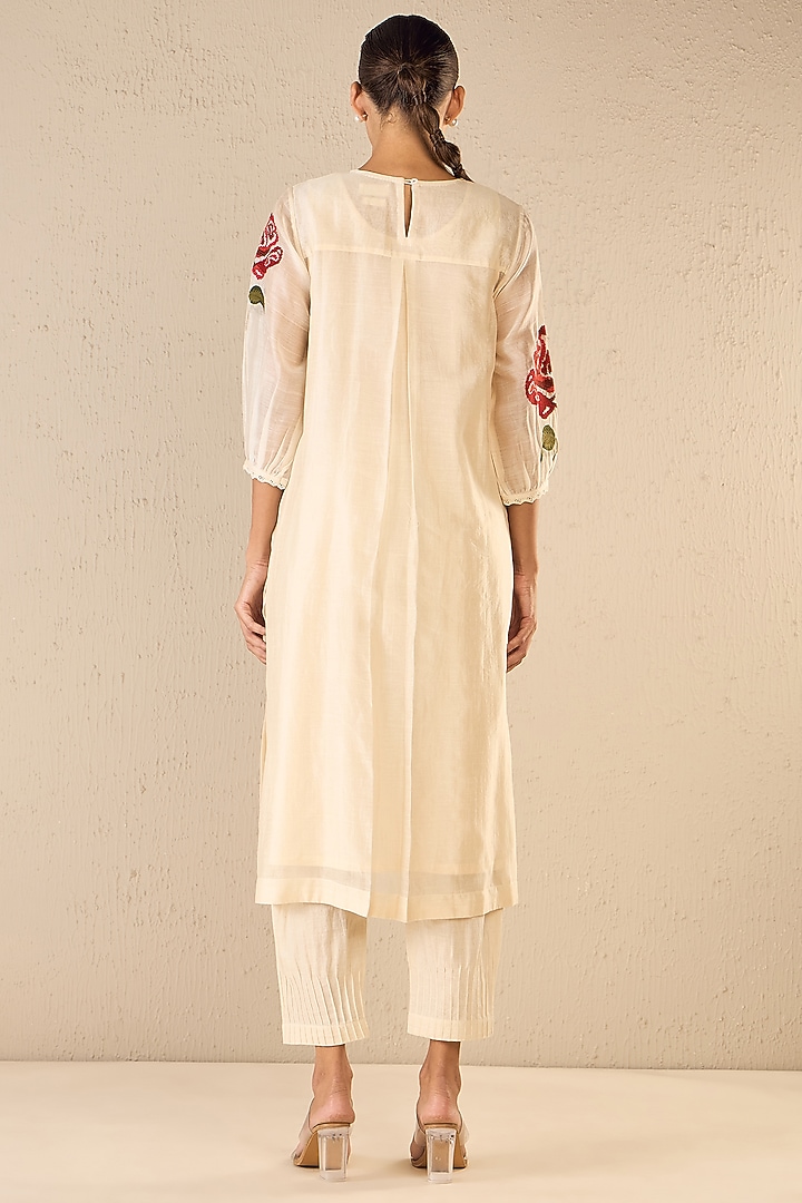 Ivory Chanderi Floral Embroidered Kurta Set by Shivani Bhargava at Pernia's Pop Up Shop