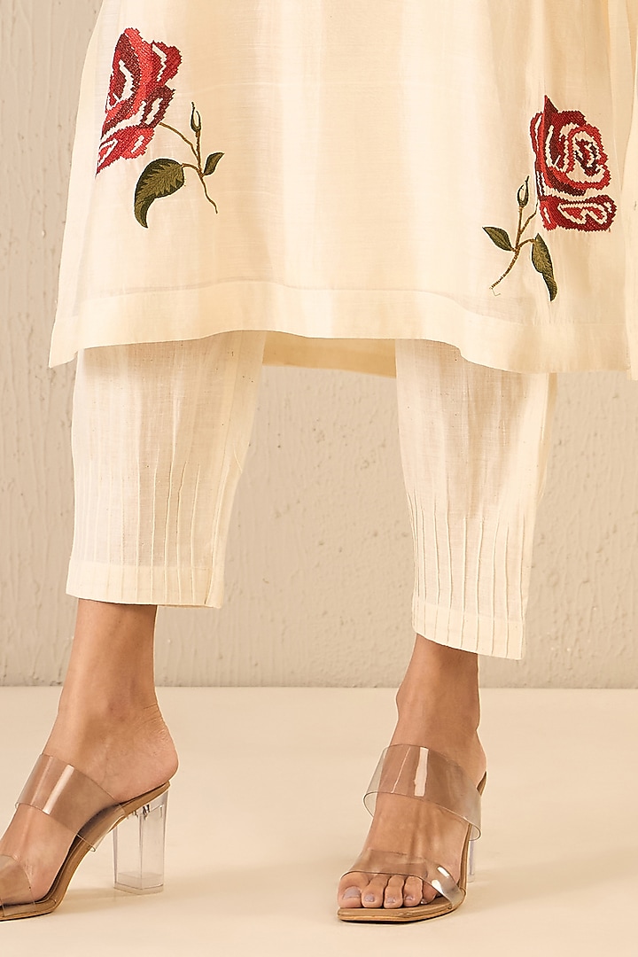 Ivory Chanderi Floral Embroidered Kurta Set by Shivani Bhargava at Pernia's Pop Up Shop