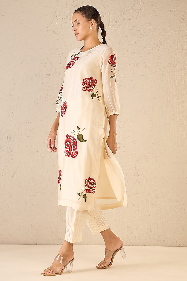 Ivory Chanderi Floral Embroidered Kurta Set by Shivani Bhargava at Pernia's Pop Up Shop