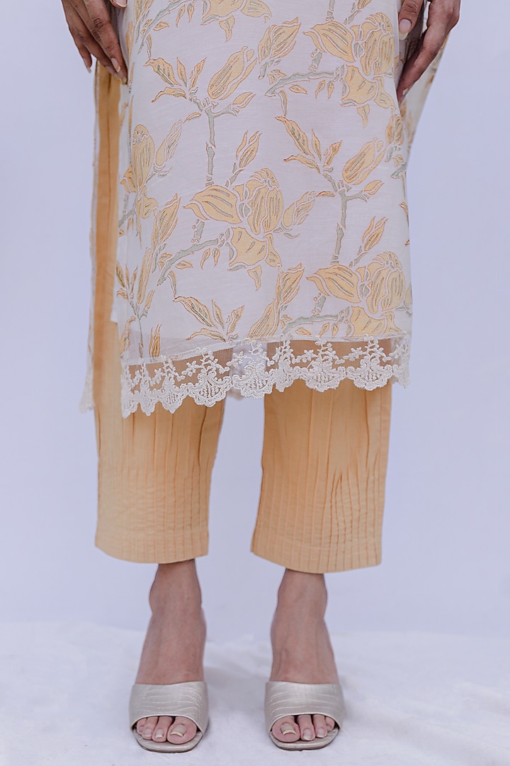 Magnolia Printed Straight Kurta Set by Shivani Bhargava at Pernia's Pop Up Shop
