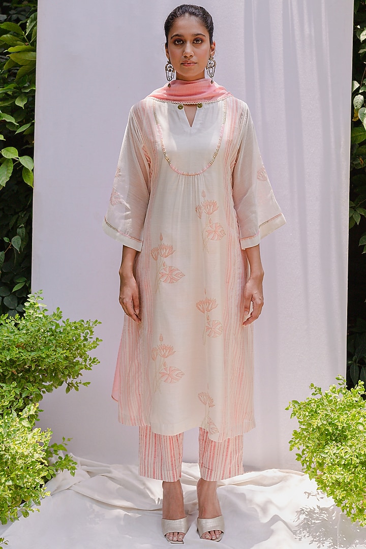 Ivory & Pink Striped Kurta Set by Shivani Bhargava at Pernia's Pop Up Shop