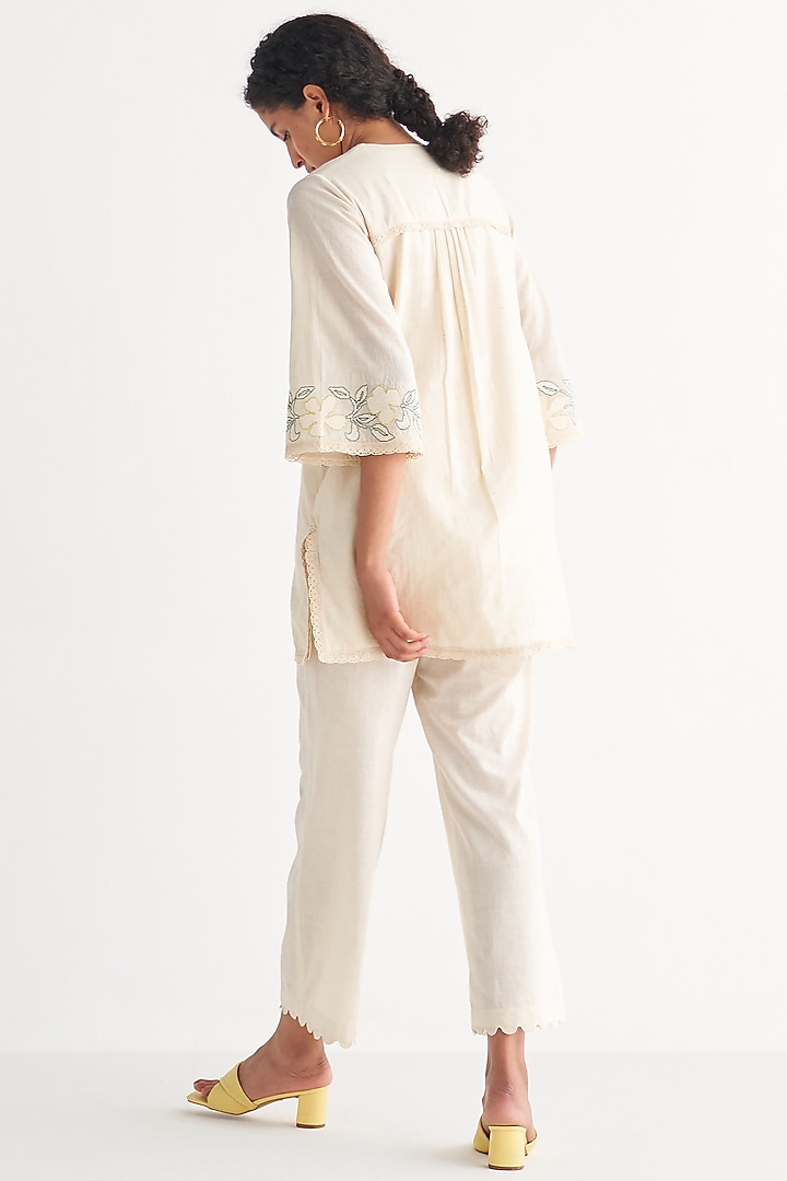 Off-White Pure Handloom Cotton Embroidered Tunic by Shivani Bhargava at Pernia's Pop Up Shop