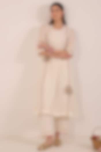 Ivory Silk Chanderi Printed Kurta Set by Shivani Bhargava at Pernia's Pop Up Shop