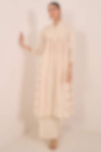 Ivory Cotton Printed Kurta Set by Shivani Bhargava at Pernia's Pop Up Shop