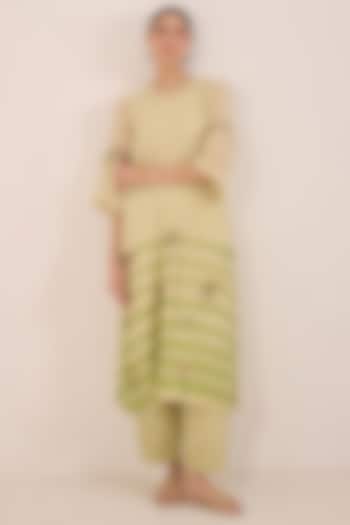 Cream & Green Silk Chanderi Floral Embroidered Kurta Set by Shivani Bhargava at Pernia's Pop Up Shop