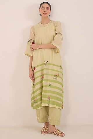 Cream & Green Silk Chanderi Floral Embroidered Kurta Set by Shivani Bhargava