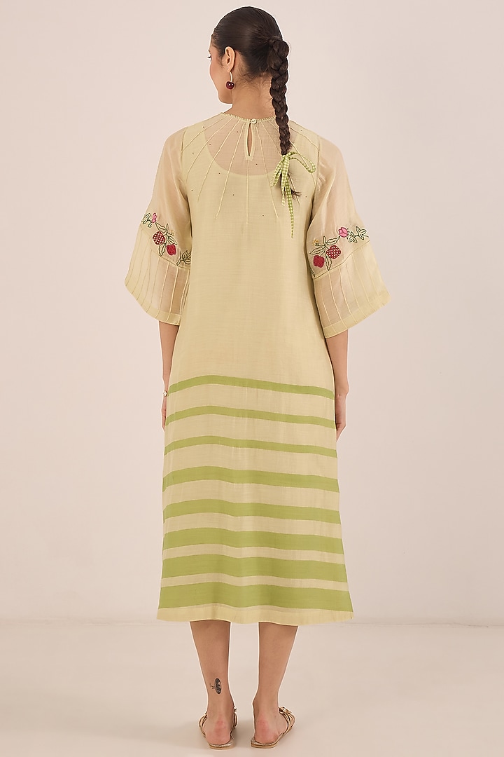 Cream & Green Silk Chanderi Floral Embroidered Kurta Set by Shivani Bhargava at Pernia's Pop Up Shop