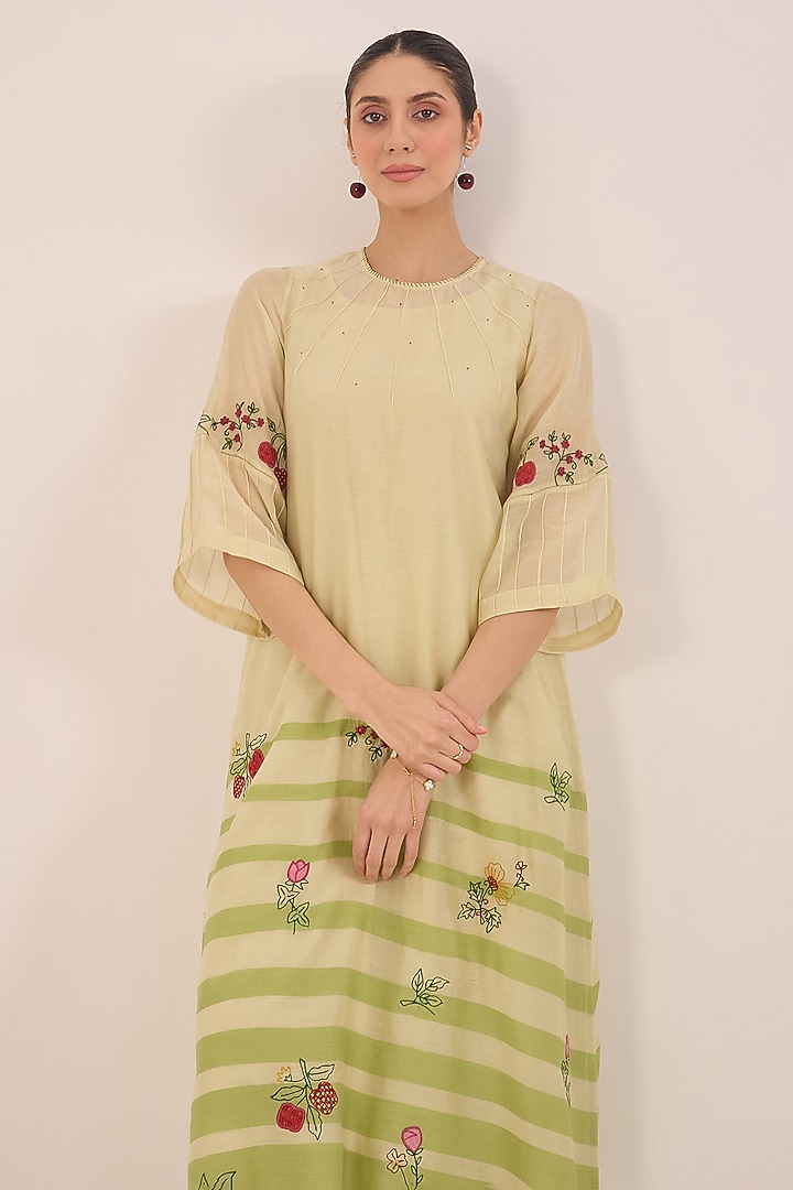 Cream & Green Silk Chanderi Floral Embroidered Kurta Set by Shivani Bhargava at Pernia's Pop Up Shop
