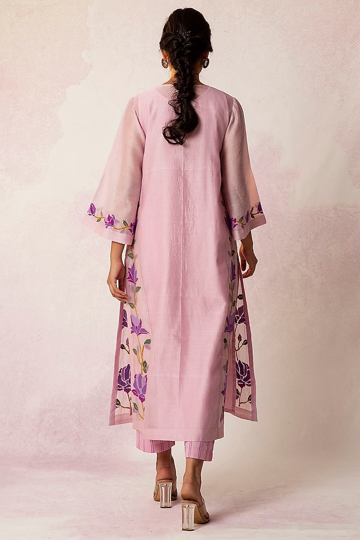 Lilac Floral Embroidered Kurta Set by Shivani Bhargava at Pernia's Pop Up Shop
